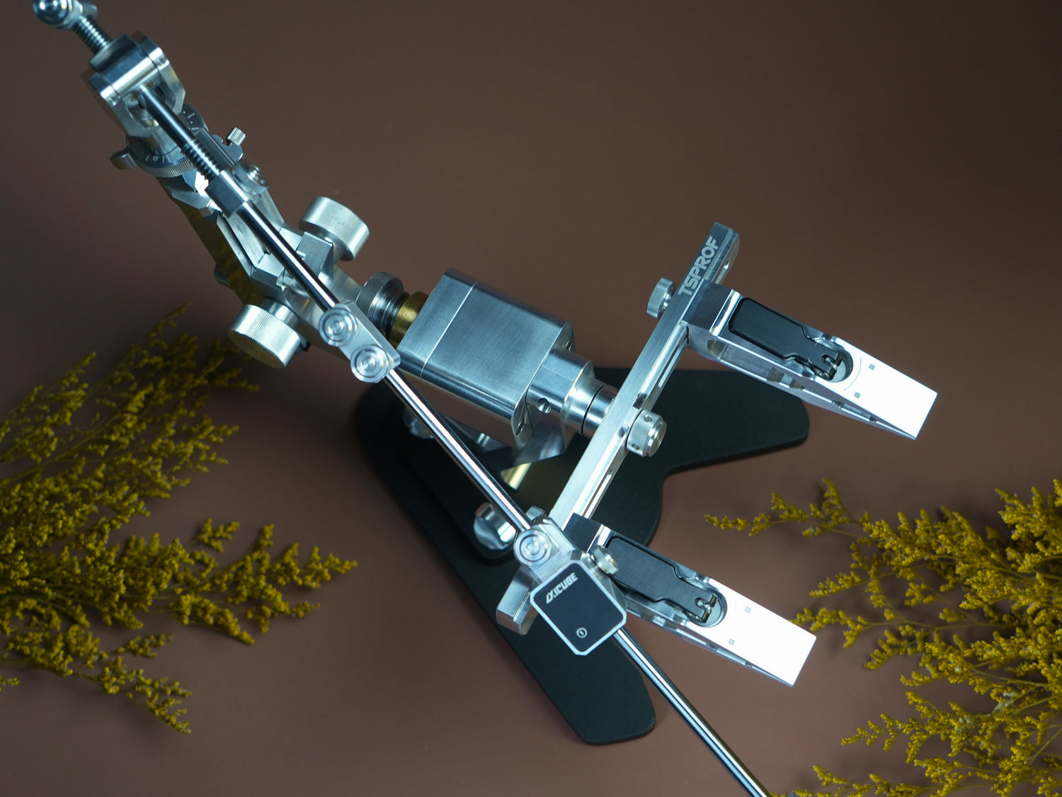 Upgraded knife turning mechanism