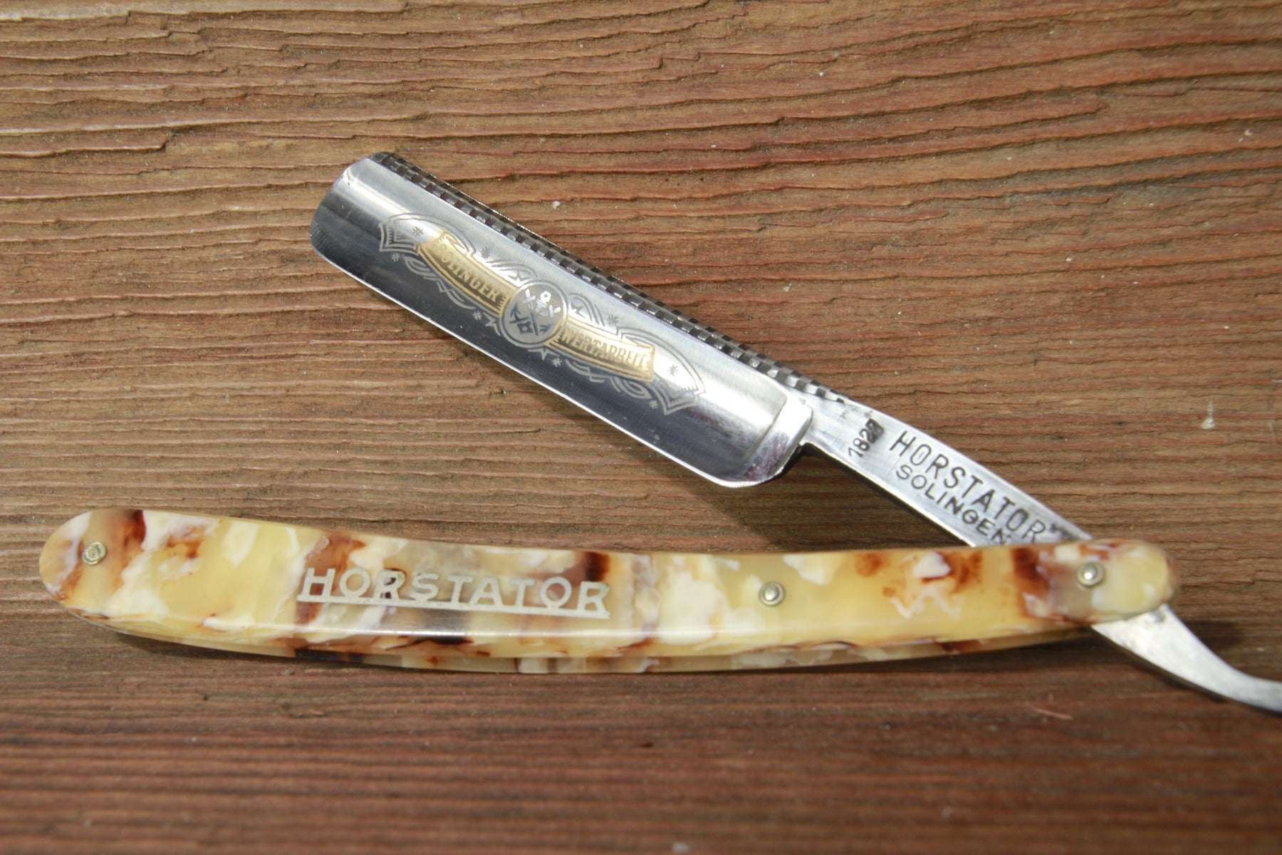 razor with a hollow grind